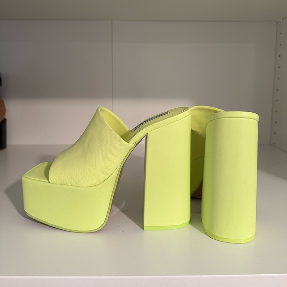 Steve Madden Tristyn Lime Platform Block Heel Slip On Sandals - Picture 2 of 7